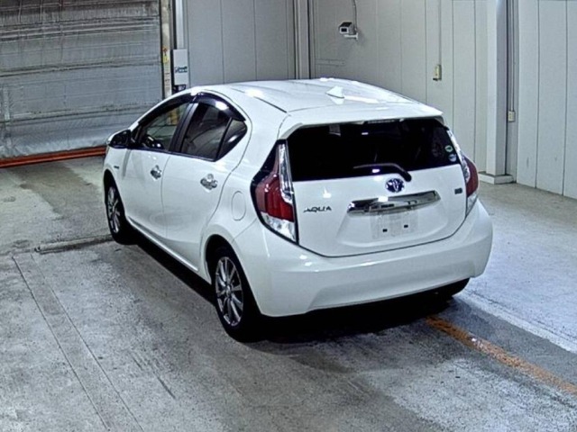Toyota AQUA 2016 7253731-1