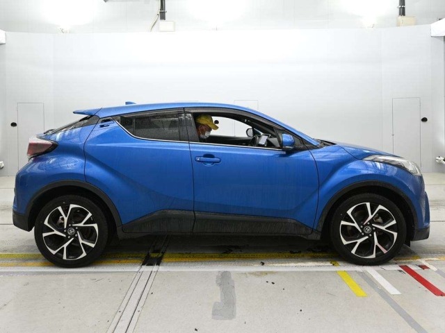 Toyota C-HR 2016 7255571-3