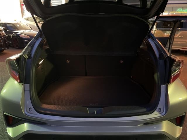 Toyota C-HR 2017 7255889-12