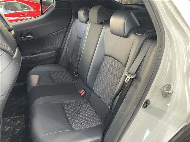 Toyota C-HR 2023 7255904-8