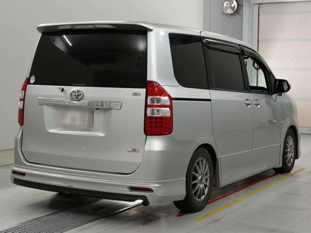 Toyota NOAH 2011 7254074-1