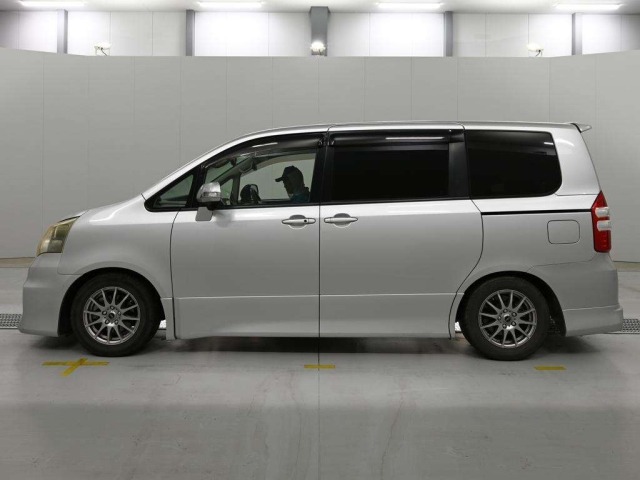 Toyota NOAH 2011 7254074-4