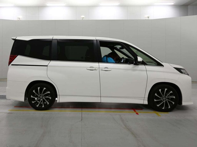 Toyota NOAH 2024 7254075-3