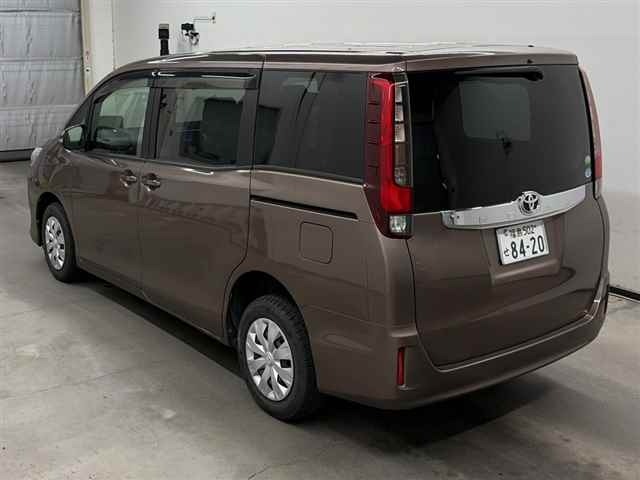 Toyota NOAH 2014 7254082-1