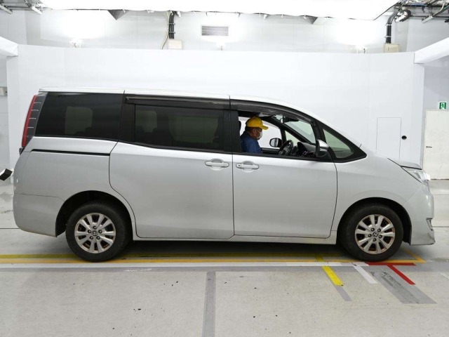 Toyota NOAH 2019 7254090-3