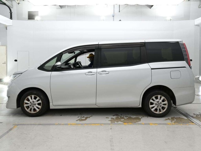 Toyota NOAH 2019 7254090-4