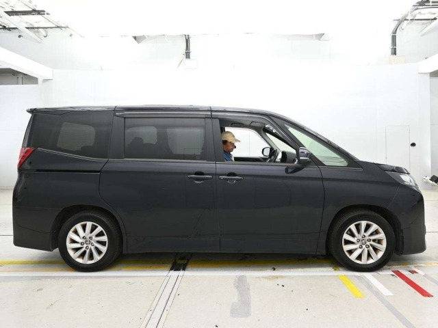 Toyota NOAH 2023 7254097-3
