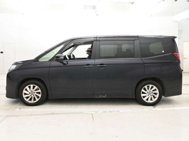 Toyota NOAH 2023 7254097-4