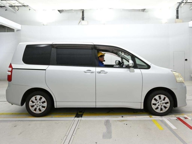 Toyota NOAH 2011 7254104-3