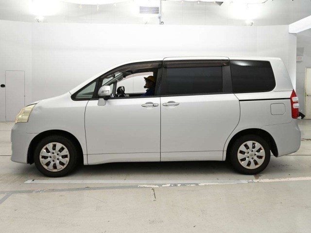 Toyota NOAH 2011 7254104-4