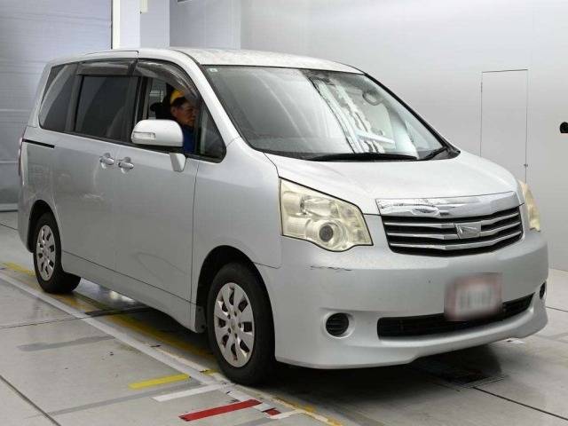 Toyota NOAH 2011 7254104-5