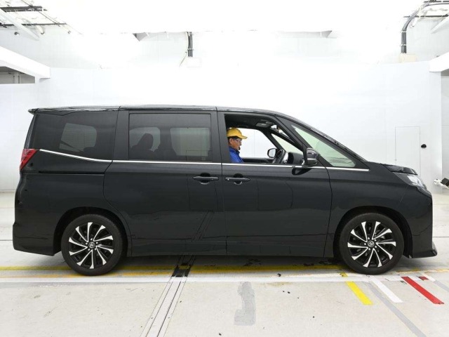 Toyota NOAH 2024 7254105-3