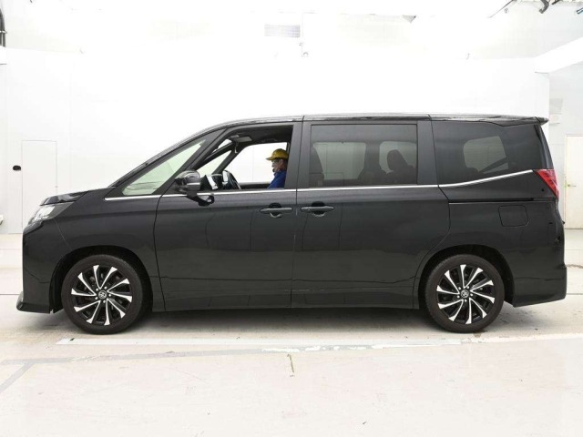 Toyota NOAH 2024 7254105-4