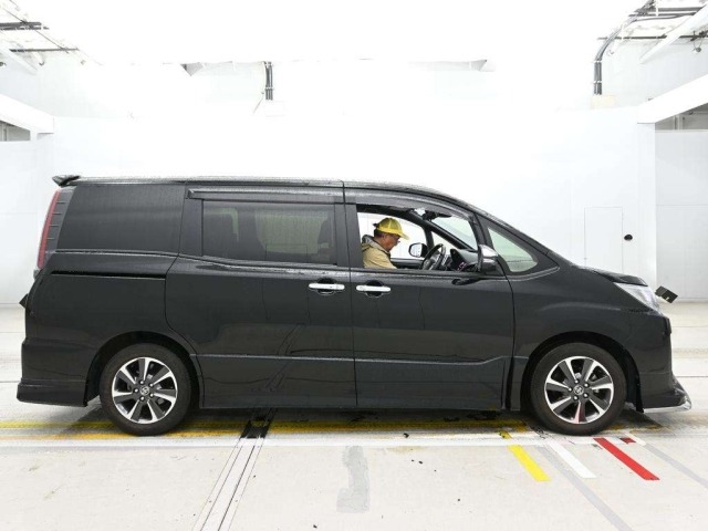 Toyota NOAH 2021 7254106-3