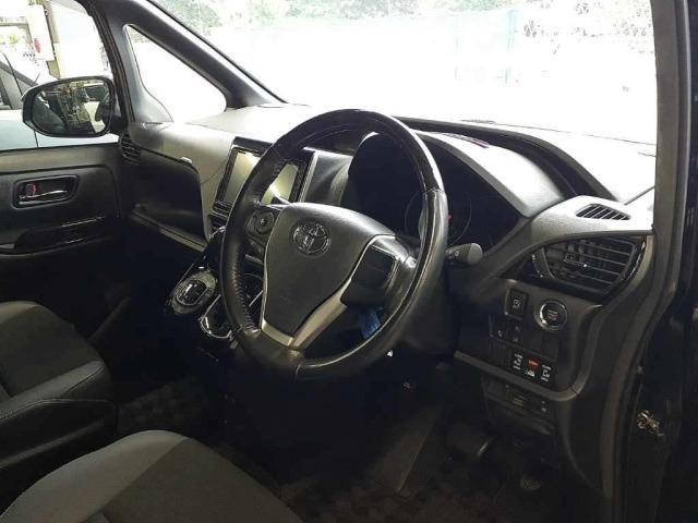 Toyota NOAH 2021 7254106-9