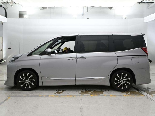 Toyota NOAH 2025 7254107-4