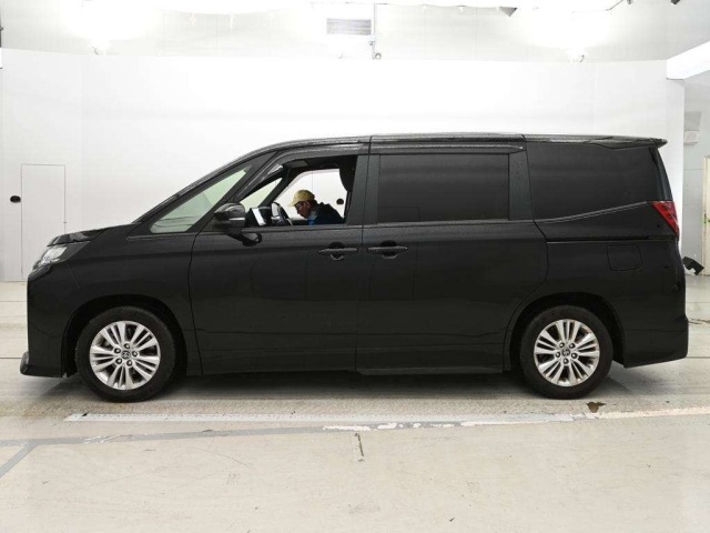 Toyota NOAH 2023 7254113-4