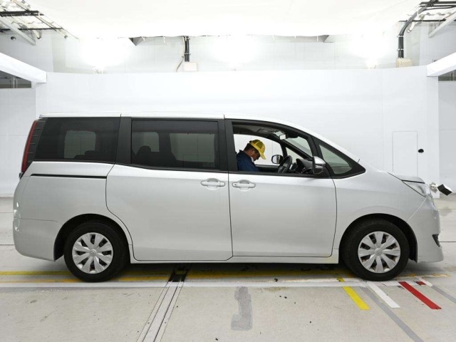 Toyota NOAH 2021 7254114-3