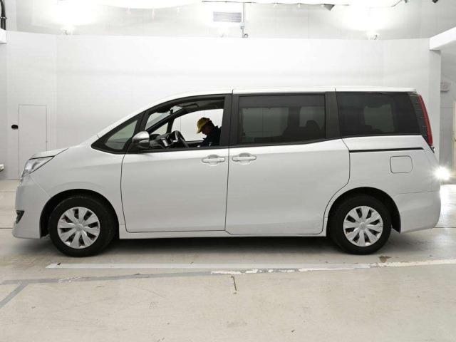 Toyota NOAH 2021 7254114-4