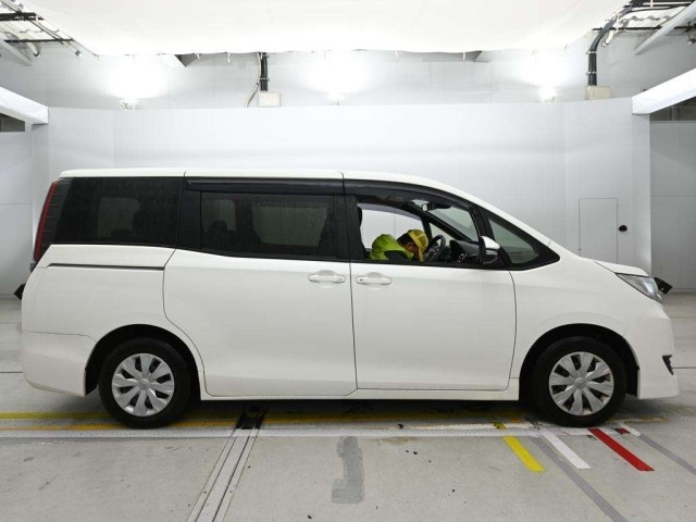 Toyota NOAH 2021 7254118-3