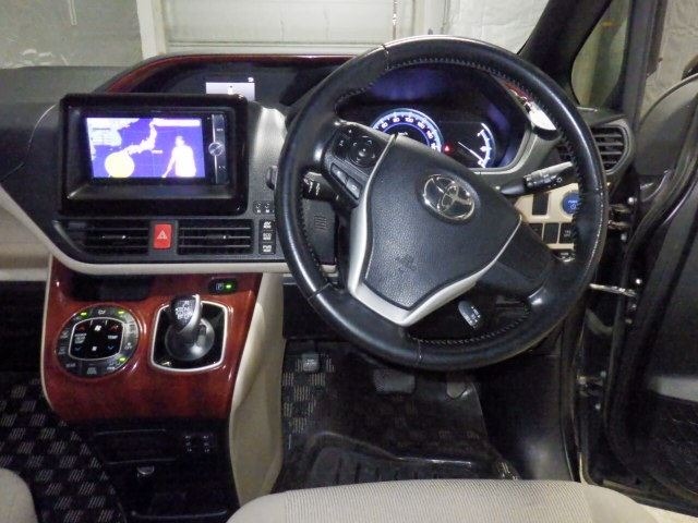 Toyota NOAH 2014 7254120-4