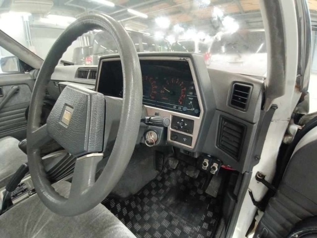 Nissan SKYLINE 1985 7236993-9