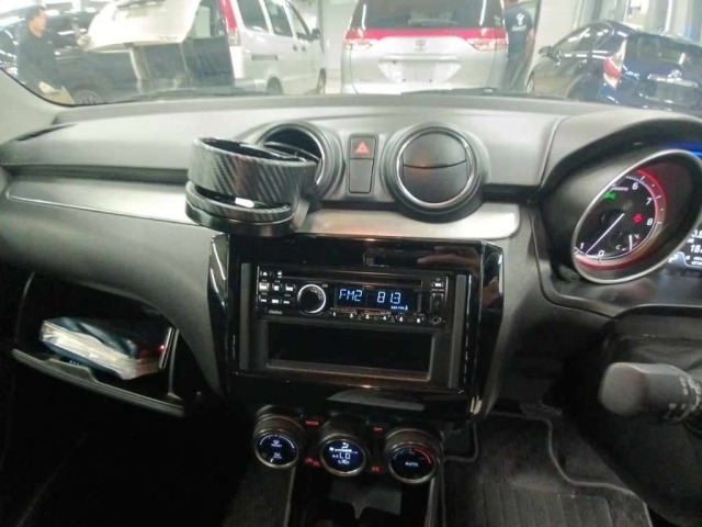 Suzuki SWIFT 2021 7253098-11