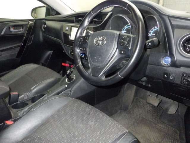 Toyota AURIS 2017 7258663-3