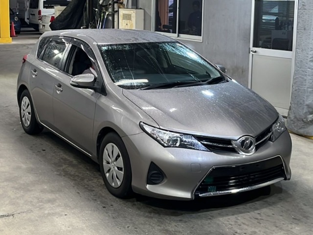 Toyota AURIS 2013 7258684-4