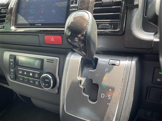 Toyota HIACE VAN 2024 7270326-11