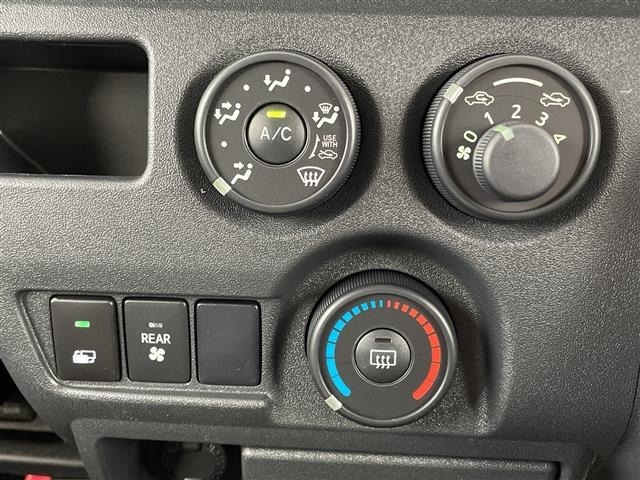 Toyota HIACE VAN 2025 7270368-10