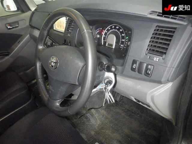 Toyota ISIS 2005 7269800-5