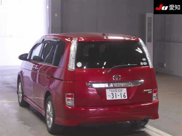 Toyota ISIS 2015 7269808-1