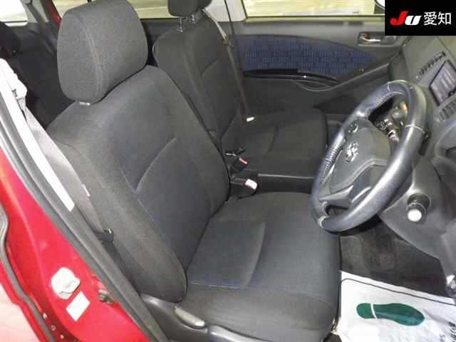 Toyota ISIS 2015 7269808-6