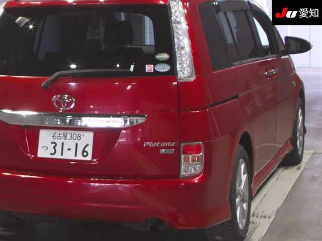 Toyota ISIS 2015 7269808-8