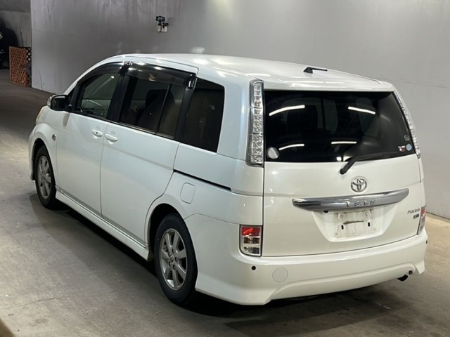 Toyota ISIS 2012 7269818-1