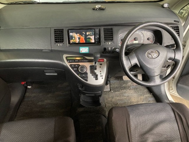 Toyota ISIS 2012 7269818-3