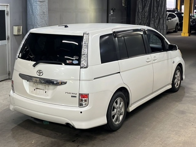 Toyota ISIS 2012 7269818-5
