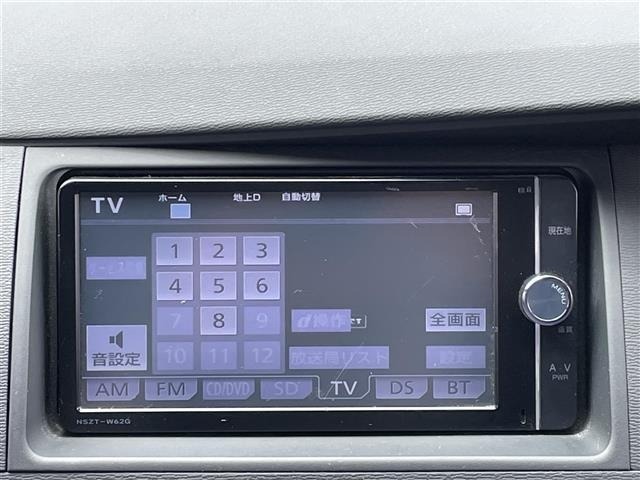 Toyota ISIS 2013 7269830-10