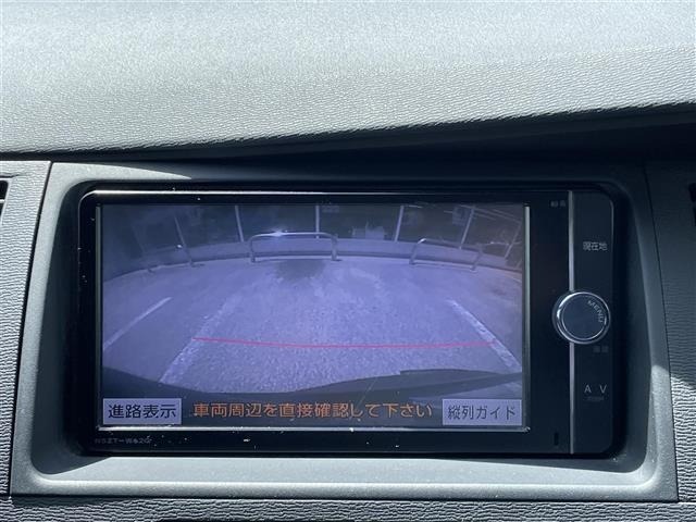 Toyota ISIS 2013 7269830-11