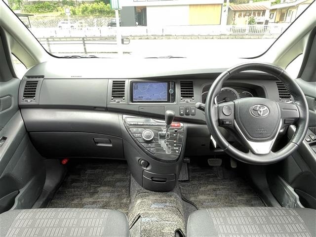 Toyota ISIS 2013 7269830-14