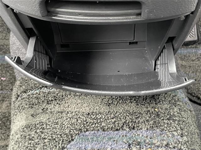 Toyota ISIS 2013 7269830-2