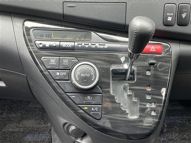 Toyota ISIS 2013 7269830-20