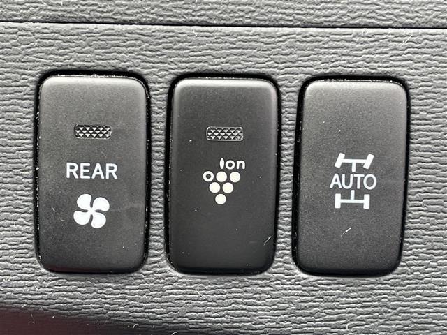 Toyota ISIS 2013 7269830-4