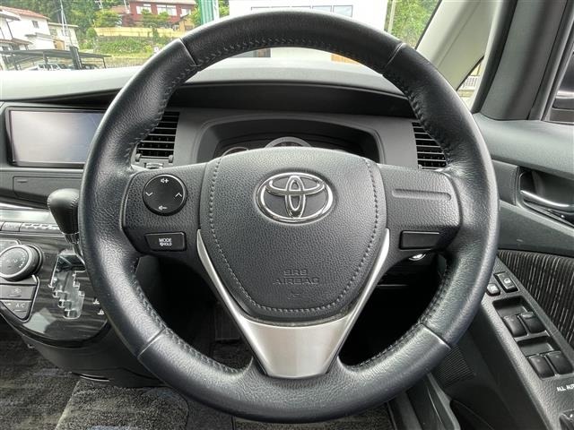 Toyota ISIS 2013 7269830-6