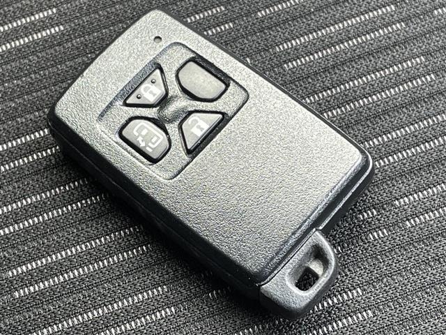 Toyota ISIS 2013 7269830-8