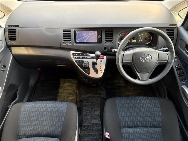 Toyota ISIS 2014 7269831-2