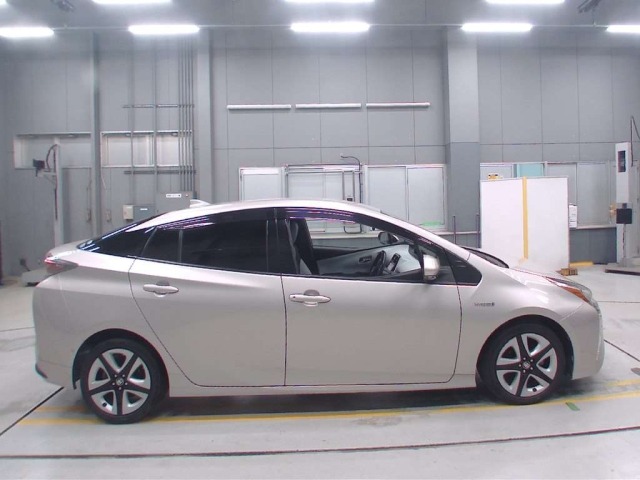 Toyota PRIUS 2017 7268038-3