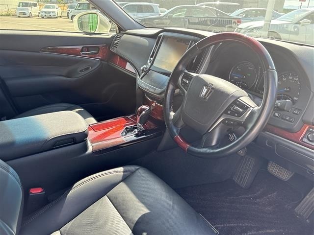 Toyota CROWN MAJESTA 2017 7282469-2