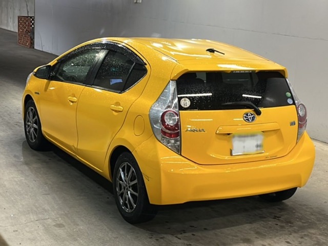 Toyota AQUA 2013 7297755-1